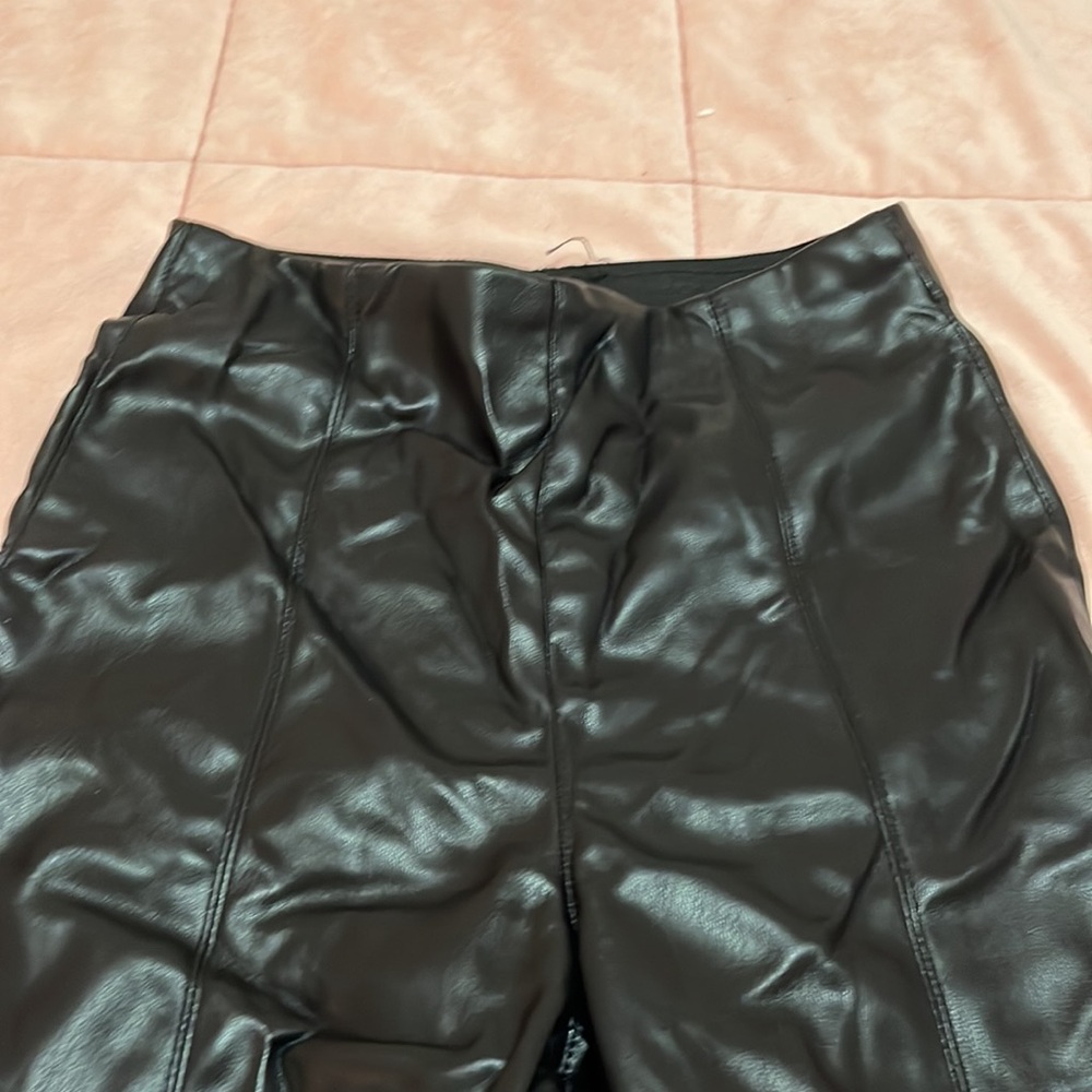 100%polyester - Picture 2 of 6